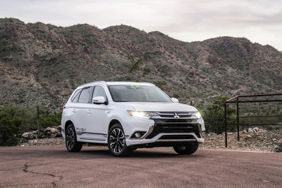  Mitsubishi Outlander PHEV 2018 года  (NA) (фото 33 из 41)